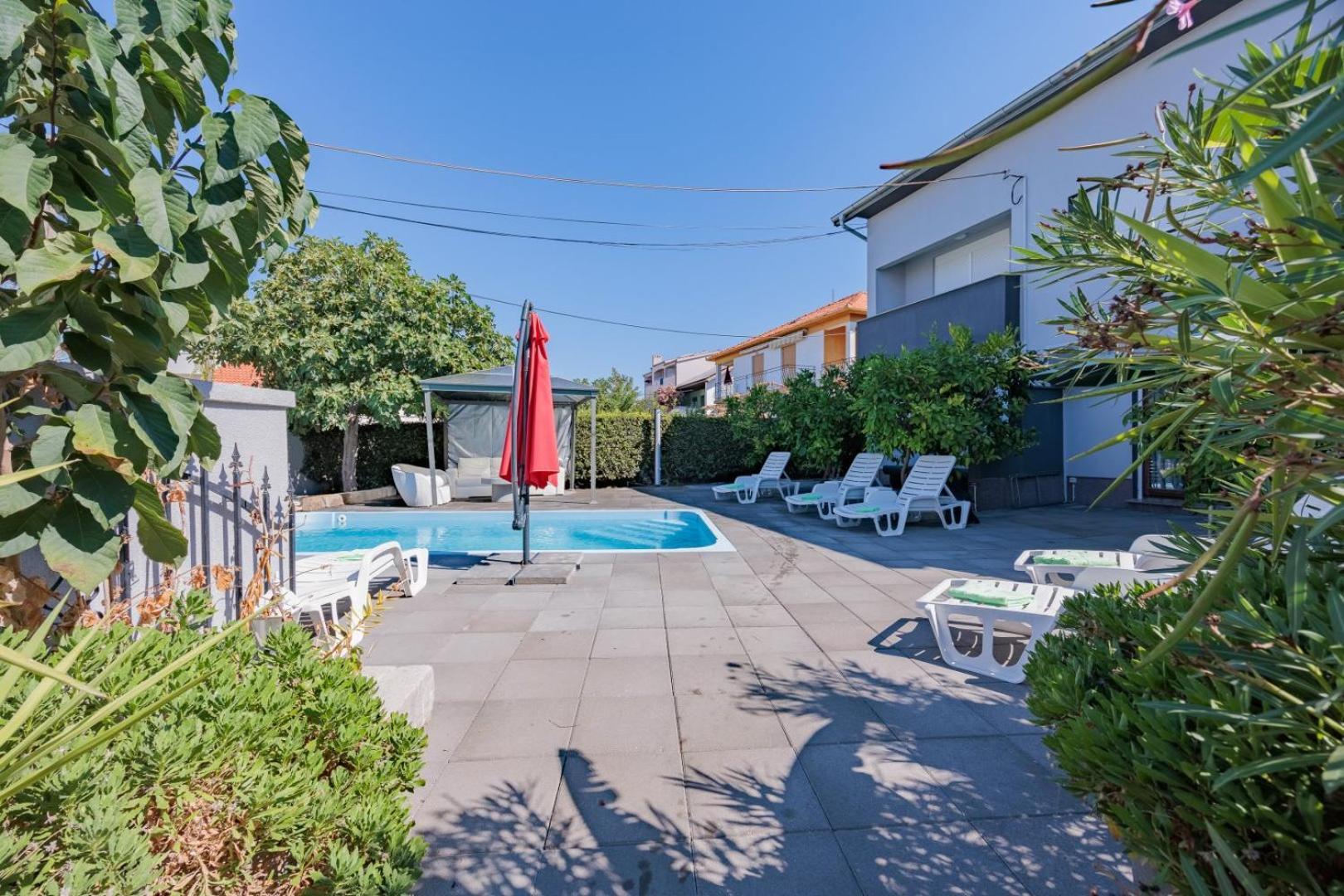Crowonder Lucky Holiday House With Pool And Patio 30 Meters From The Beach Zadar Exterior foto